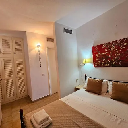 Corfu Menigos 25 *